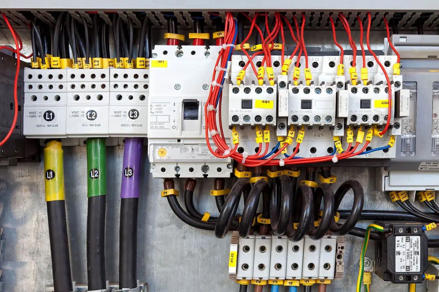 برق ساختمان.... برق صنعتی|خدمات پیشه و مهارت|مهریز, |دیوار