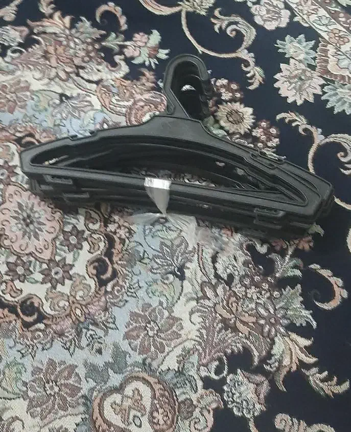 چوب لباسی  مشکی نو|بندرخت و رخت‌آویز|قدس, شهر‌قدس|دیوار