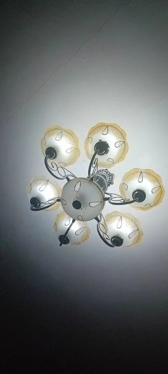 لوستر نور ملایم چشم نمیزنه چراغ ها به طرف بالا است|لوستر و چراغ آویز|رشت, صفاری|دیوار