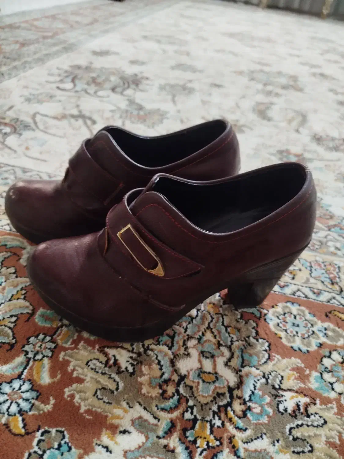 کفش|کیف، کفش، کمربند|پرند, فاز ۵|دیوار