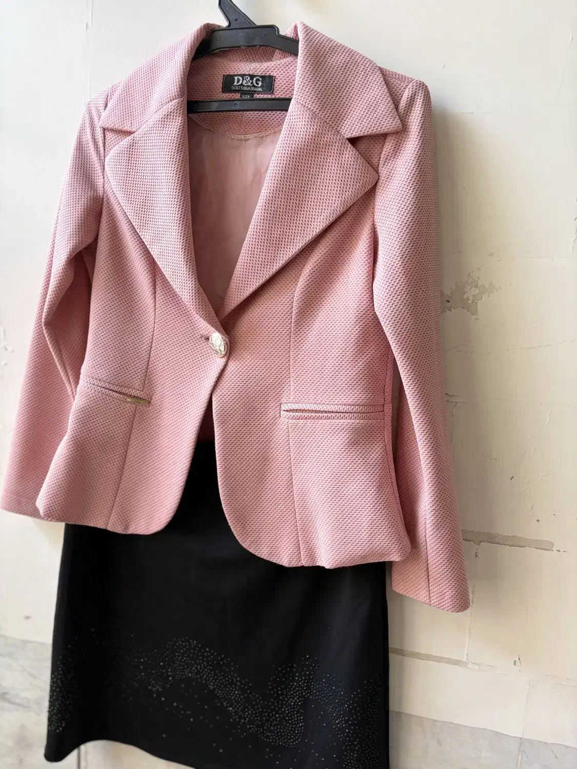 کت و دامن کوتاه|لباس|لنجان, |دیوار