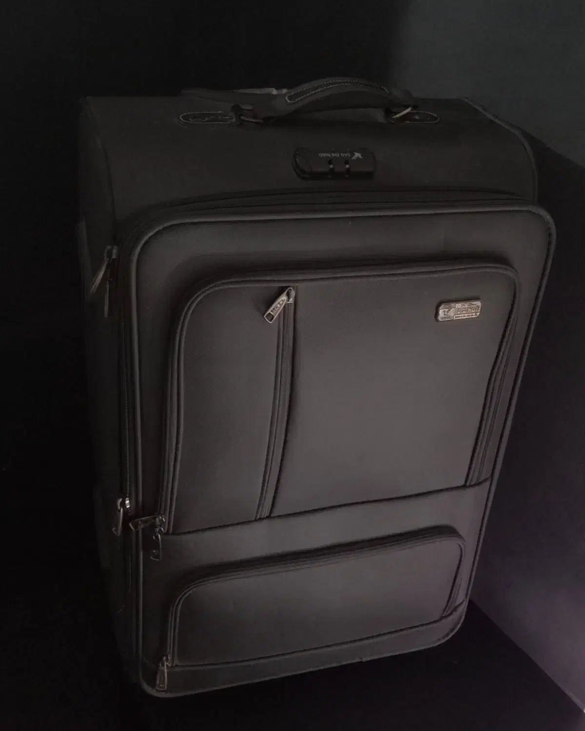 چمدان برزنتی|کیف، کفش، کمربند|اهواز, کوی سعدی|دیوار