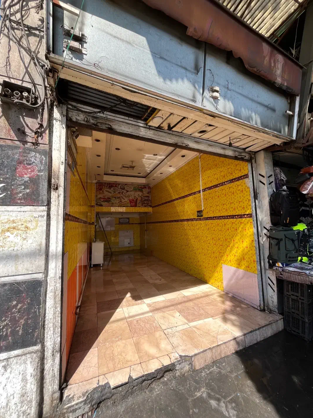 مغازه ۲۵ متری رو به رو ترمینال جنوب با گذر خوب|اجارهٔ مغازه و غرفه|تهران, ترمینال جنوب|دیوار