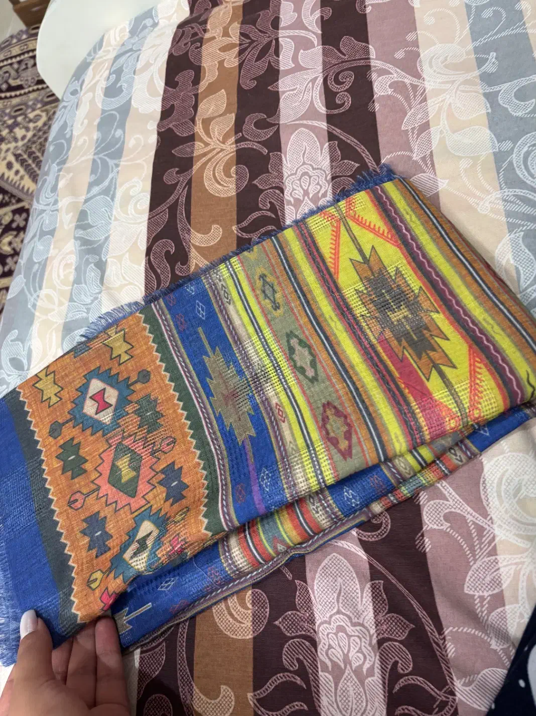 تعدادی شومیز و روسری زیبا|لباس|اصفهان, خانه اصفهان|دیوار