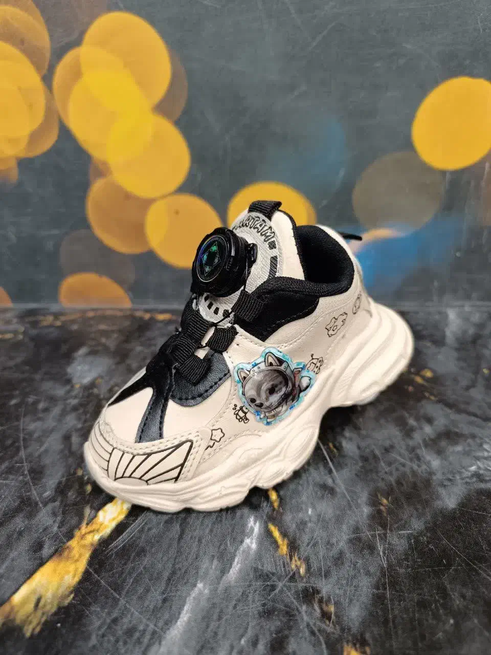 کتونی بچگانه چراغ دار میکی**+|کفش و لباس بچه|قم, زنبیل آباد|دیوار