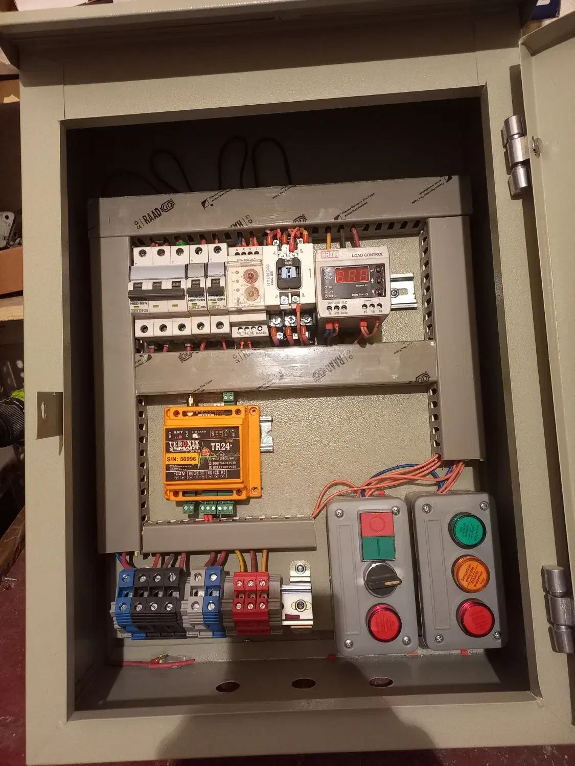 مونتاژ تابلو های صنعتی|خدمات پیشه و مهارت|ارومیه, |دیوار