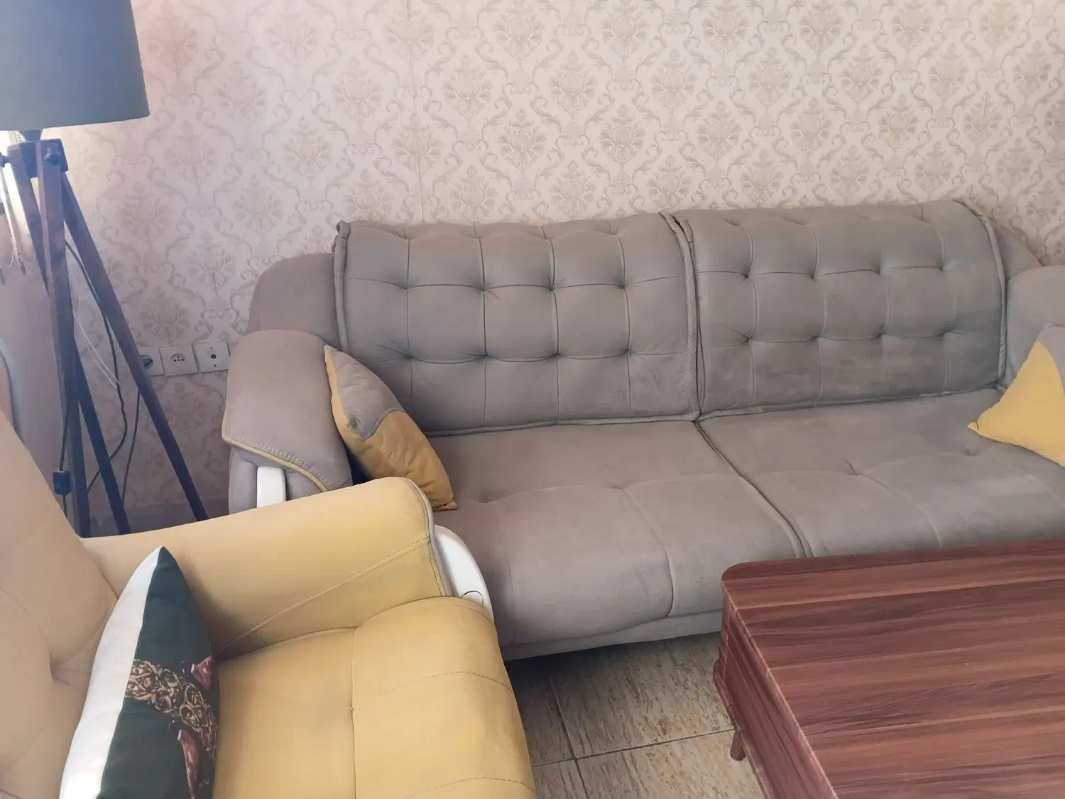 مبلمان|مبلمان خانگی و میز عسلی|صدرا-فارس, فاز ۱|دیوار