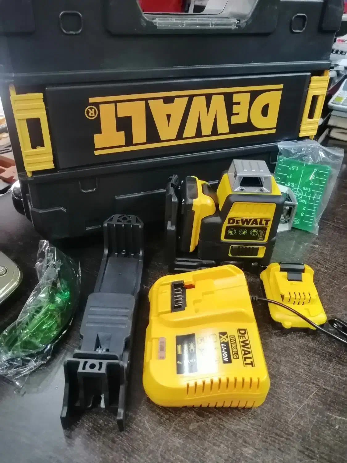 تراز لیزری360 مگنتی و گیره دار شارژی دیوالت|ابزارآلات|اصفهان, کشاورزی|دیوار