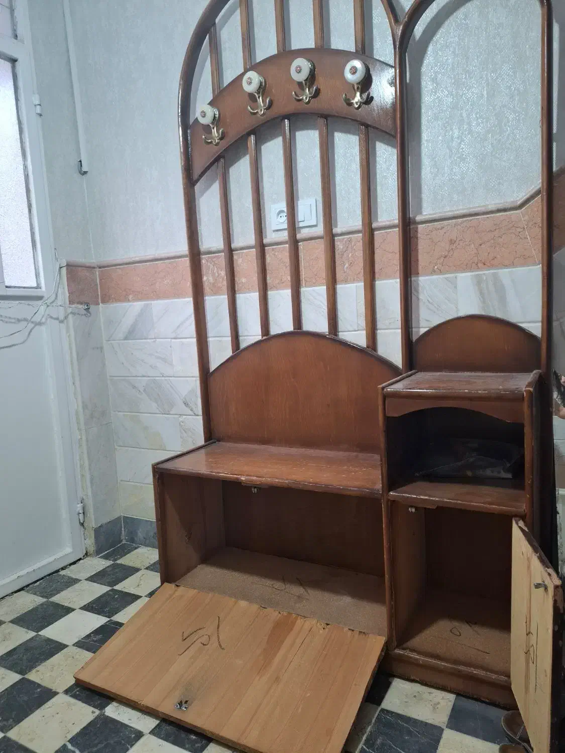 جاکفشی چوب لباسی|جاکفشی، کمد، دراور|قم, باغ شریفی|دیوار