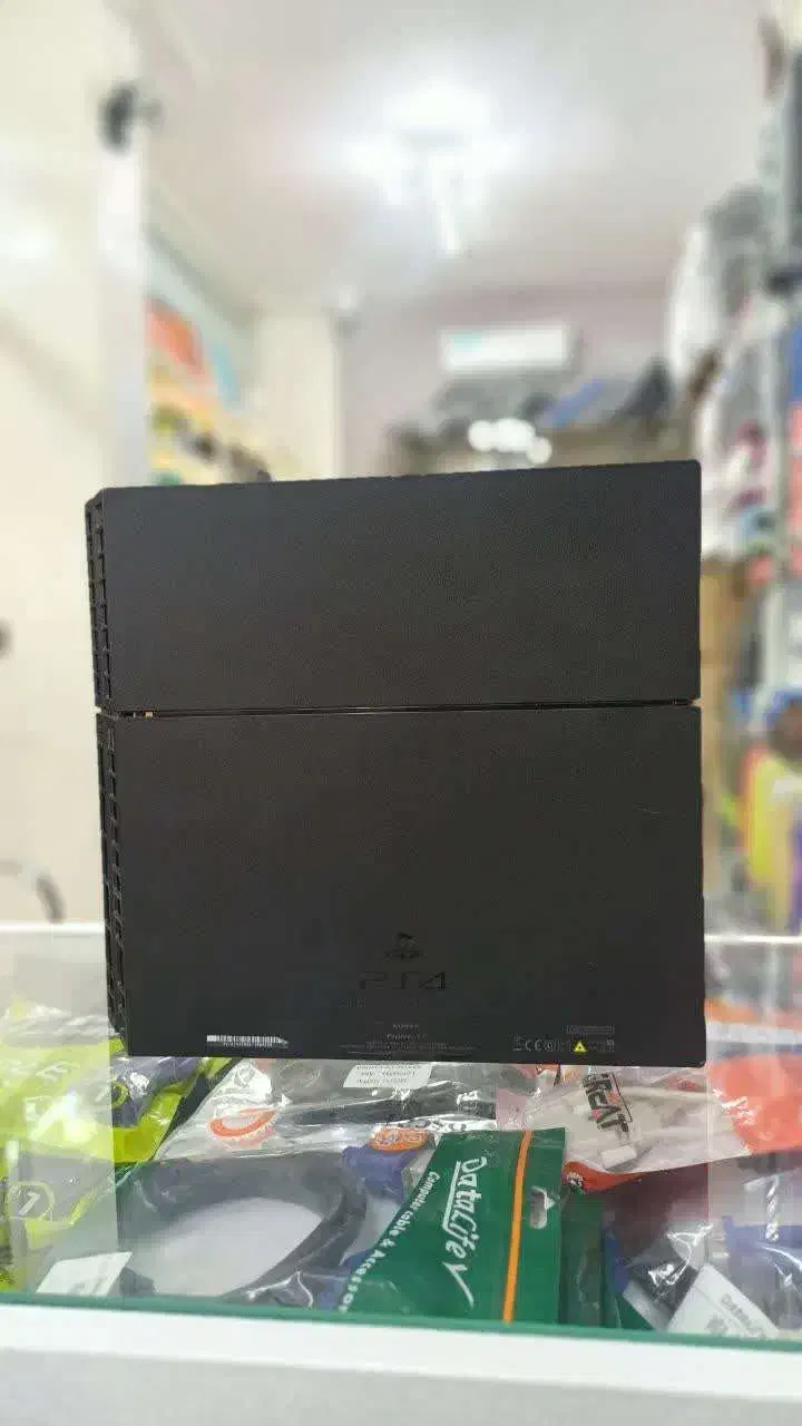 کنسول دست دوم در حد نو PS 4 FAT با دو دسته و بازی|کنسول، بازی ویدئویی و آنلاین|نجف‌آباد, هفده شهریور|دیوار