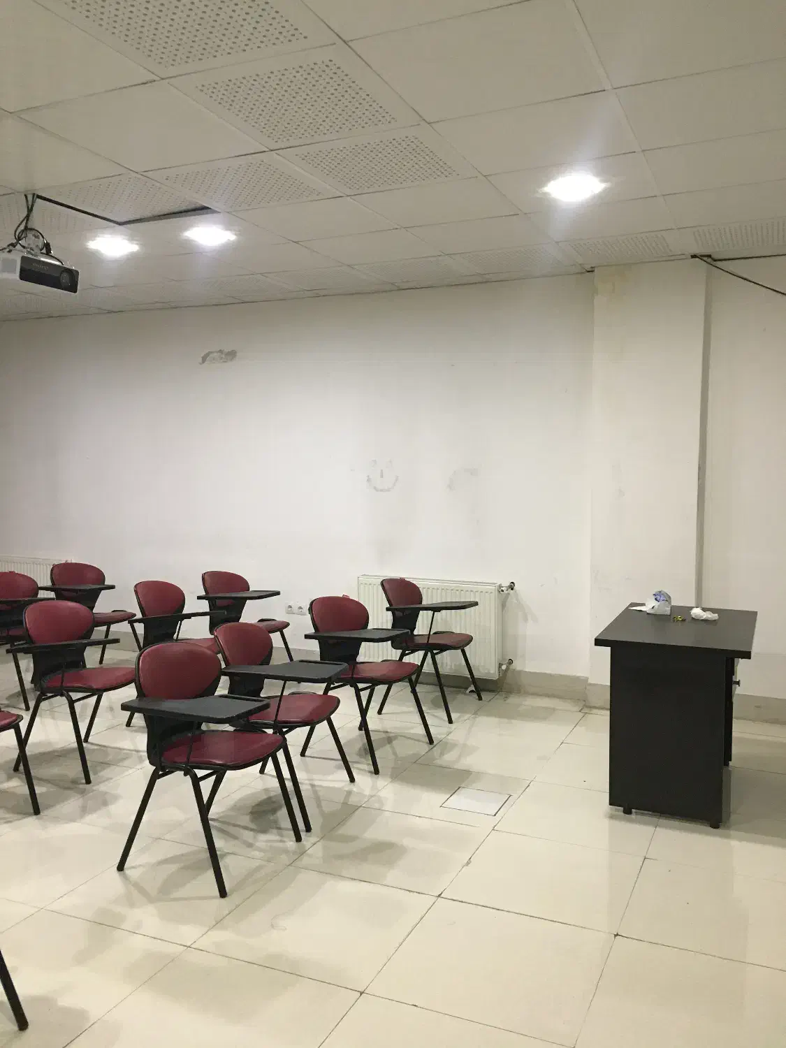 اجاره ی کلاس آموزشی|اجارهٔ کوتاه‌مدت دفتر کار و فضای آموزشی|قزوین, |دیوار