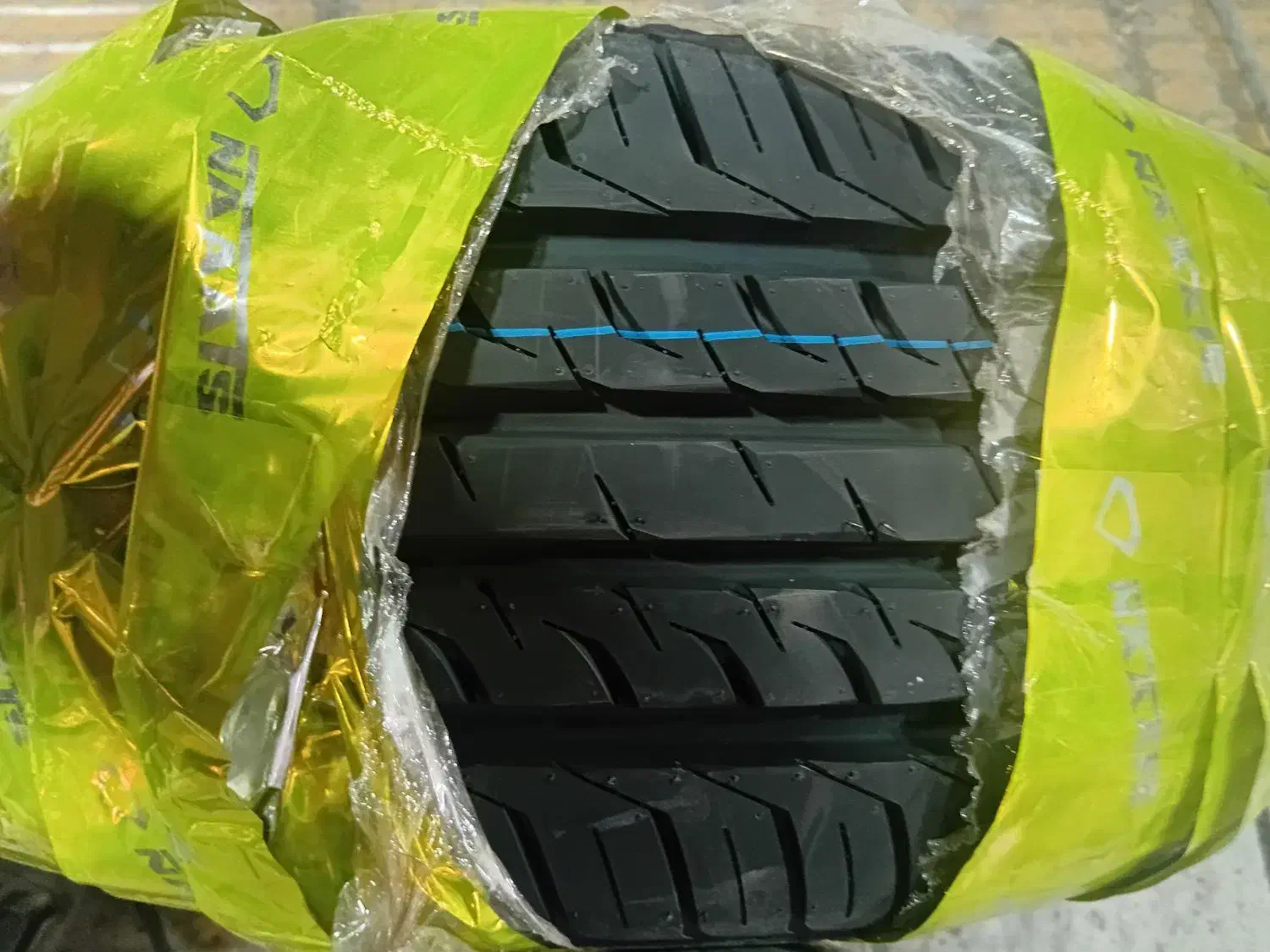 لاستیک دنا و تاراسایز۲۰۵/۵۰/۱۶دارای لبه محافظ رینگ|قطعات یدکی و لوازم جانبی|مشهد, کوشش|دیوار