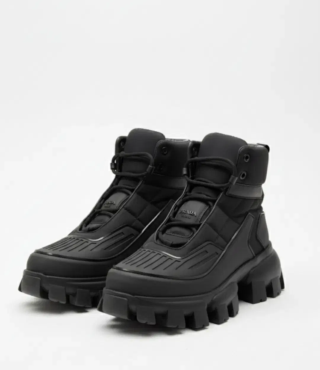 کفش|کیف، کفش، کمربند|صدرا-فارس, فاز ۱|دیوار