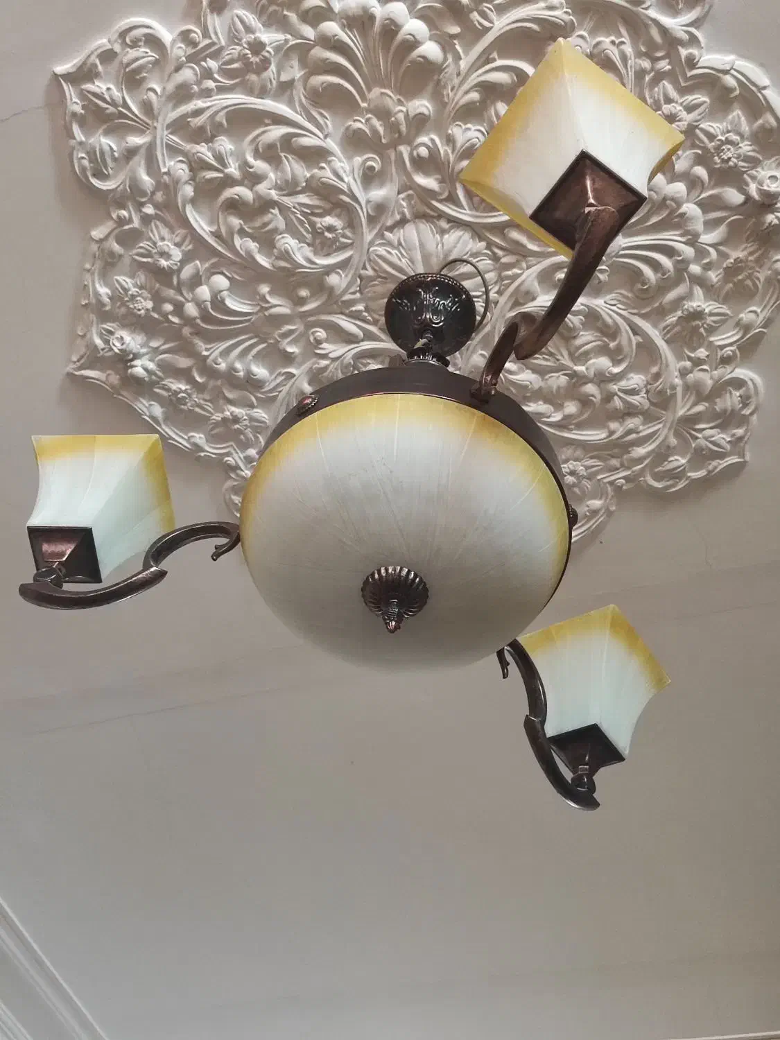 لوستر سه شاخه|لوستر و چراغ آویز|اصفهان, طامه|دیوار