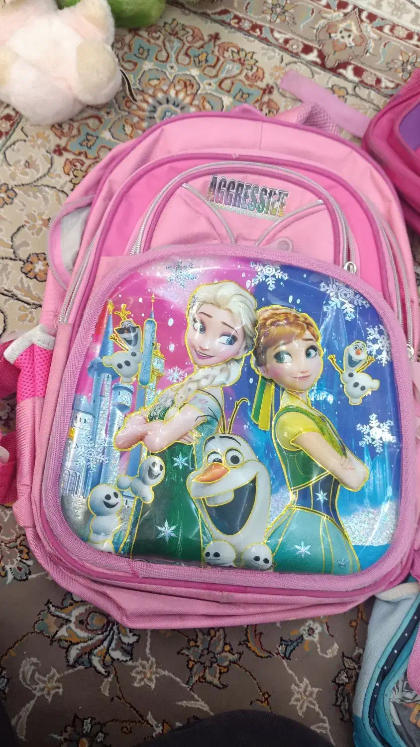 کیف مدرسه|کیف، کفش، کمربند|پرند, فاز ۶|دیوار