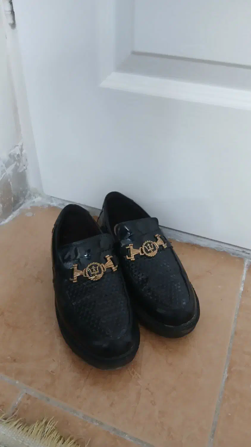 کفش|کیف، کفش، کمربند|تویسرکان, |دیوار