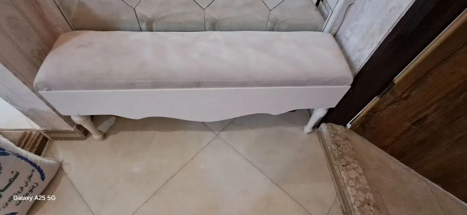 پاف|صندلی و نیمکت|اراک, |دیوار