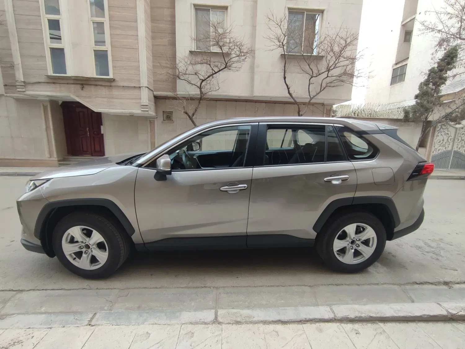 تویوتا RAV4|خودرو سواری و وانت|مشهد, کوه سنگی|دیوار