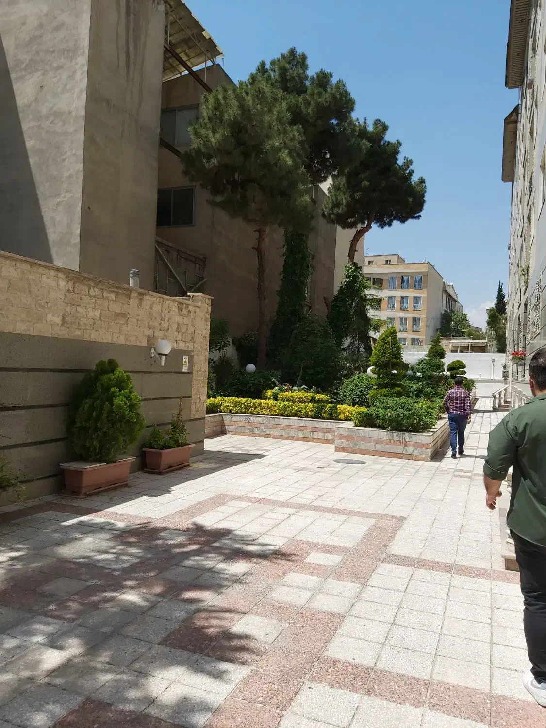 پاسداران ۱۰۰۰ متر مستغلات