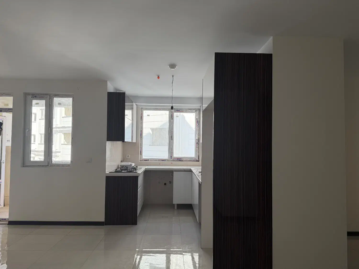 کابینت های‌گلاس نو + سینک و گاز ۵ شعله|مصالح و تجهیزات ساختمان|اندیشه, اندیشه فاز ۳|دیوار