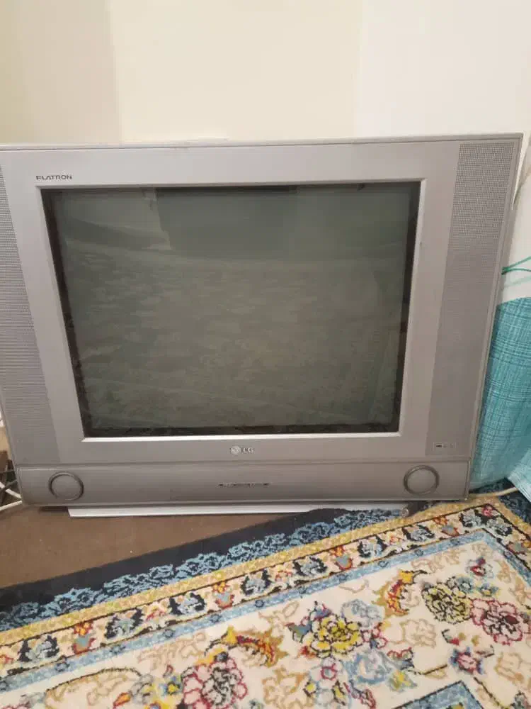 تلویزیون|تلویزیون و پروژکتور|اندیشه, اندیشه فاز ۱|دیوار