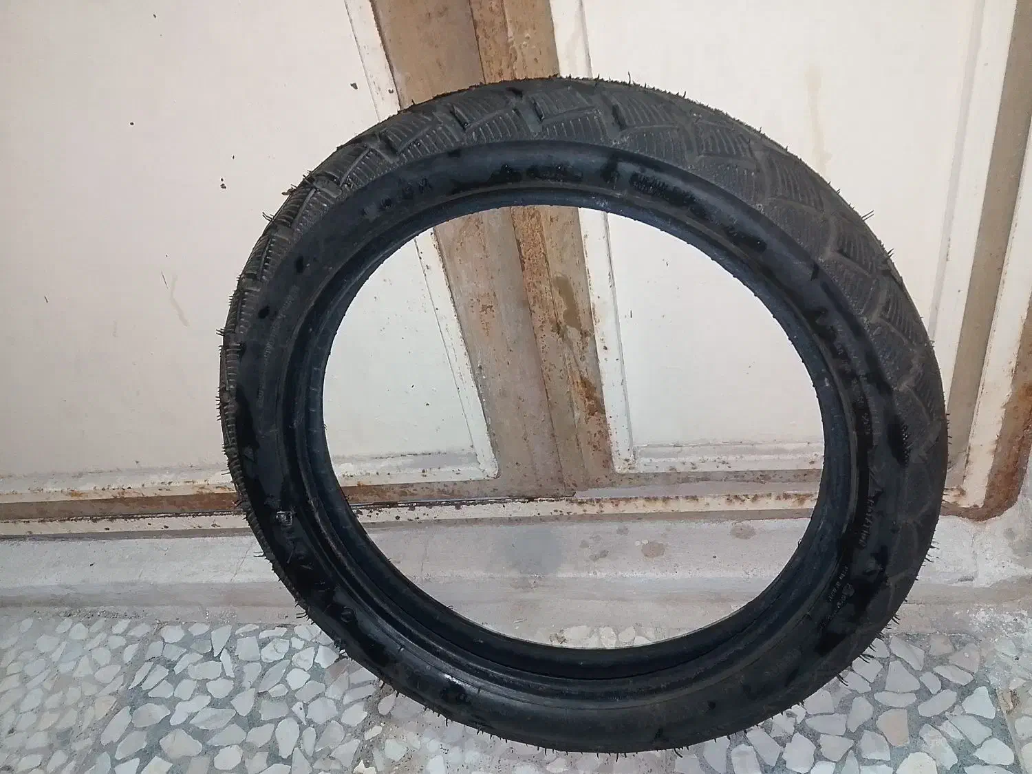 چند تا لاستیک دارم برای فروش قیمت مناسب|قطعات یدکی و لوازم جانبی|بندرلنگه, |دیوار