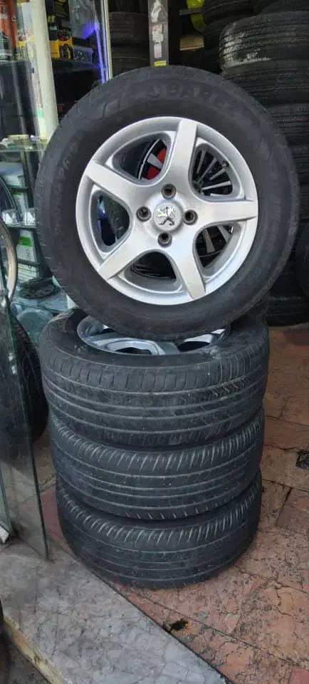 رینگ پنج پر نقره ای سایز 15 وبارز 205/60/15|قطعات یدکی و لوازم جانبی|مشهد, ایوان|دیوار