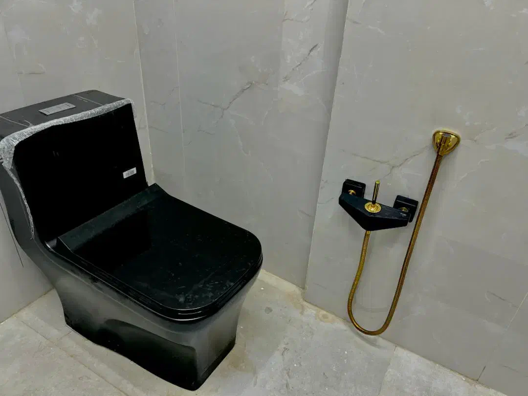 واحد۲۰۰متری فلت مناسب باشگاه،انبار،کارگاه،آموزشگاه|اجارهٔ دفتر کار، اتاق اداری، مطب|تهران, صادقیه|دیوار