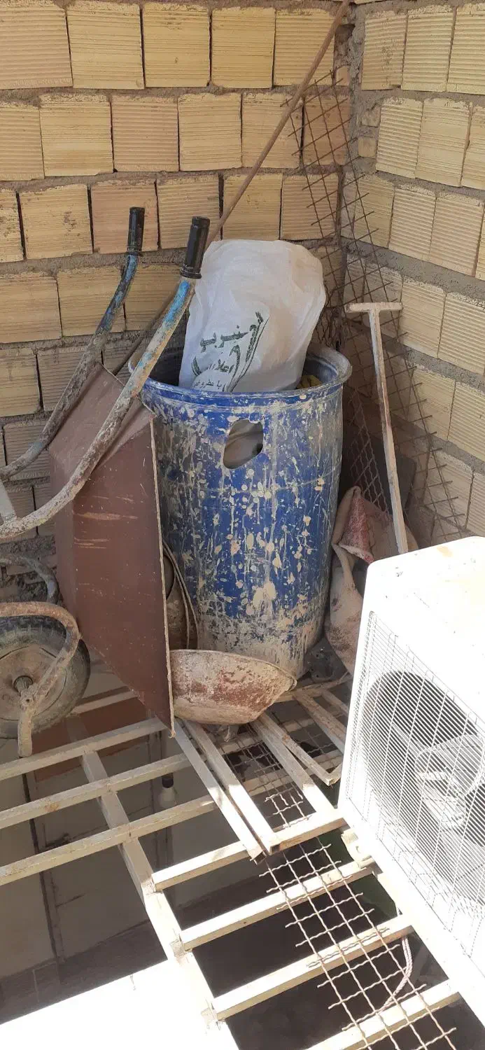 بشکه ۲۲۰ لیتری و چهار پایه یک متر و ده|حراج|بندر ماهشهر, |دیوار