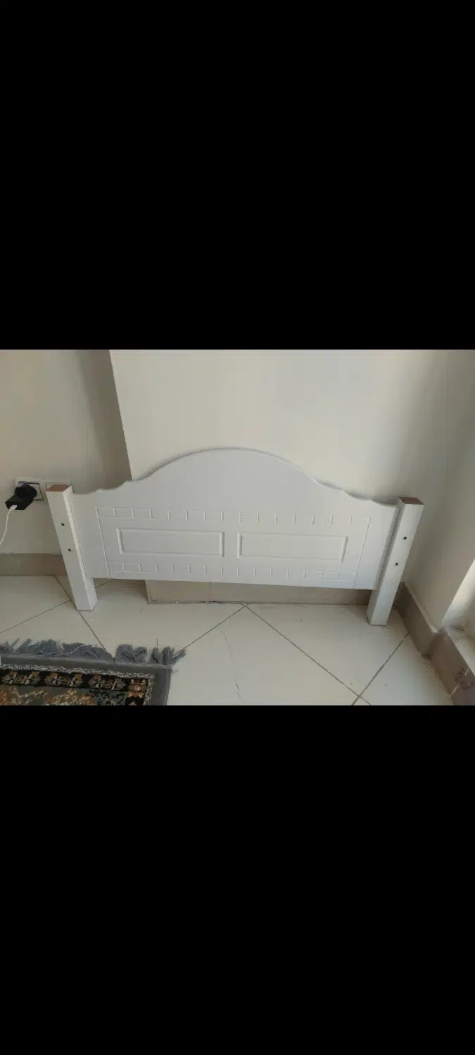 تخت یک نفره سالم و نو حتی به هم وصل هم نشدن قطعاتش|تخت و سرویس خواب|تهران, علم و صنعت|دیوار