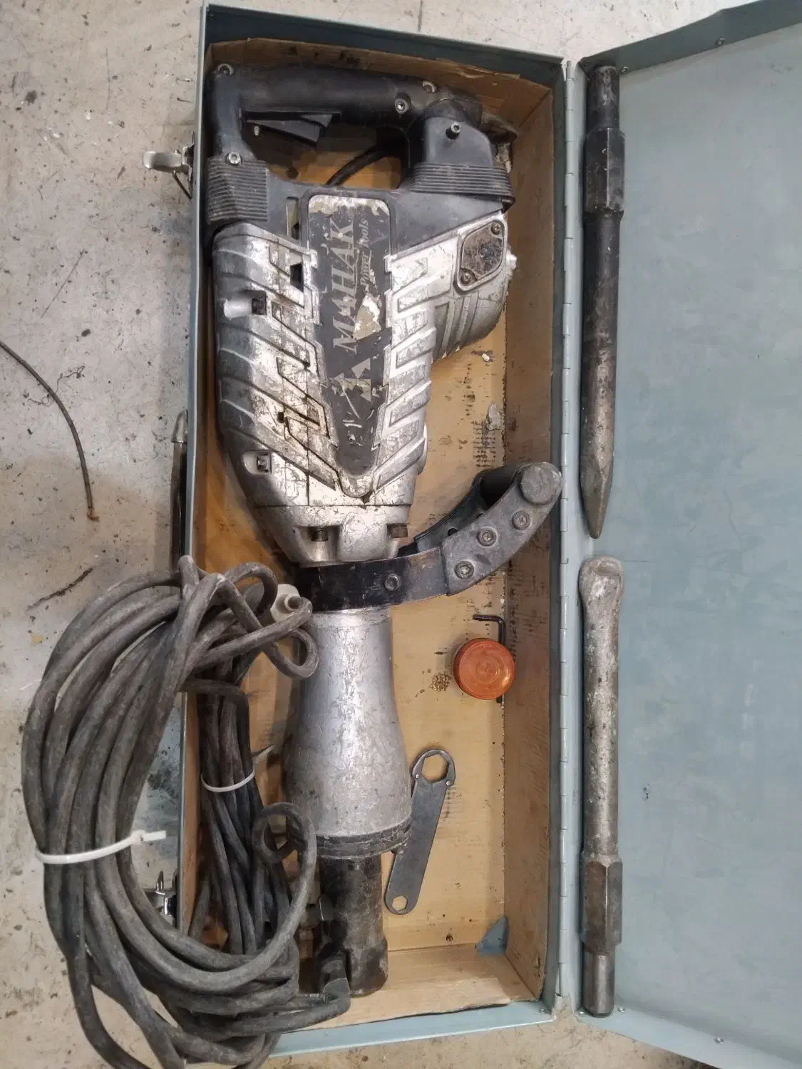 هیلتی برقی محک|ابزارآلات|تهران, فلسطین (میدان انقلاب)|دیوار