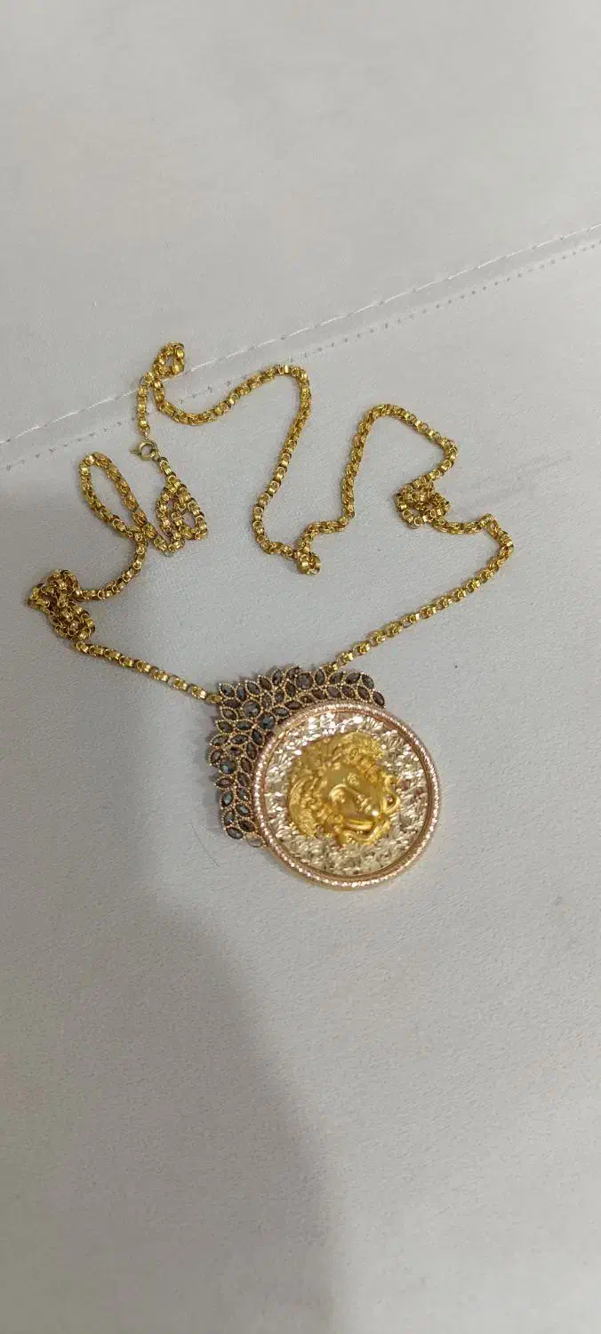 گزدنی ورساچ|جواهرات|یاسوج, |دیوار