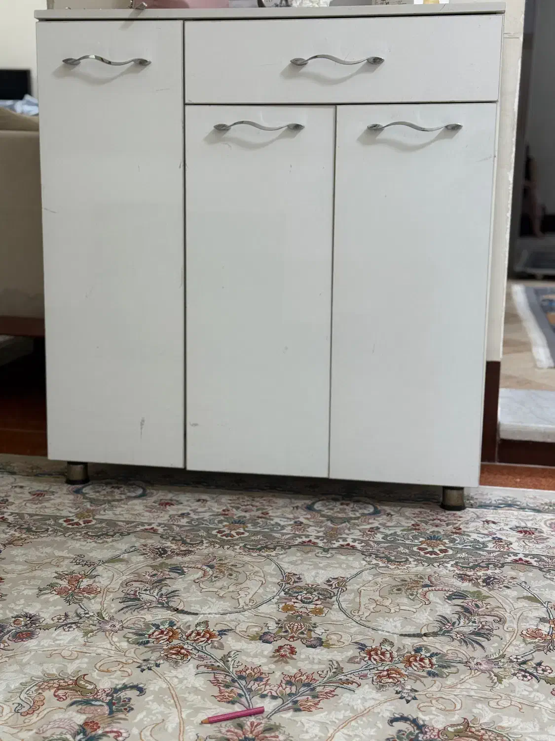 جاکفشی|جاکفشی، کمد، دراور|قیروکارزین, |دیوار