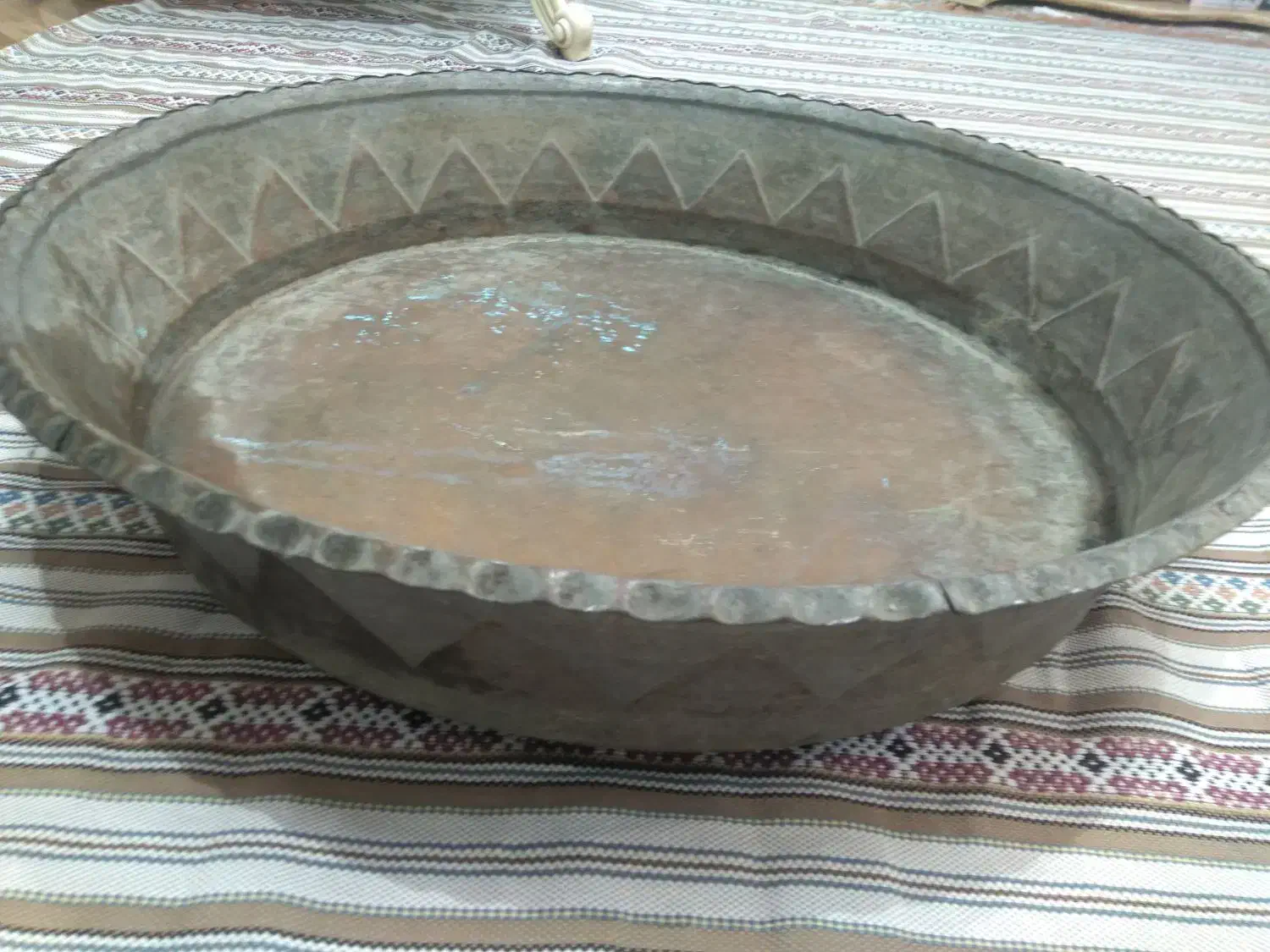 ظرف و تشت مسی قدیمی قدمت 80 به بالا|کلکسیون اشیاء عتیقه|رودسر, |دیوار