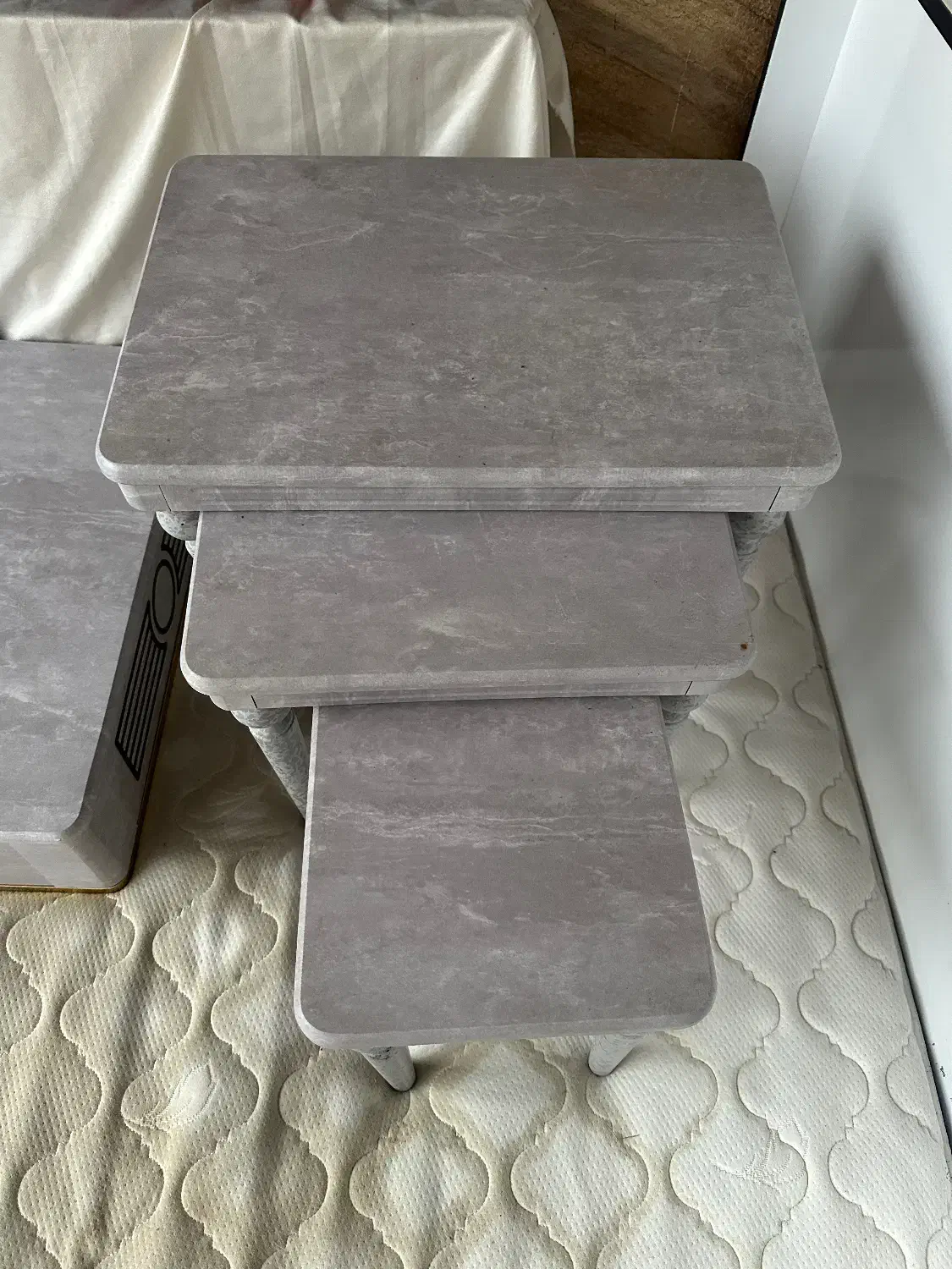 میز تلویزیون به همراه میز پذیرایی و ۳عدد عسلی|میز تلویزیون|رشت, گیل|دیوار