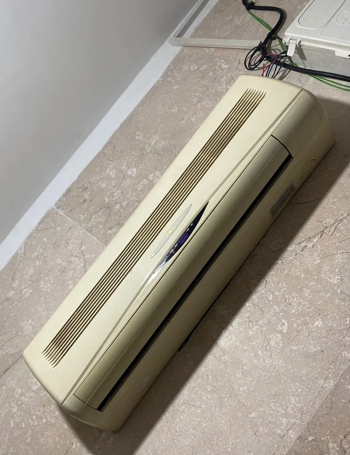 اسپیلت ۲۴ هزار جنرال|کولر گازی و فن‌کوئل|بابل, |دیوار