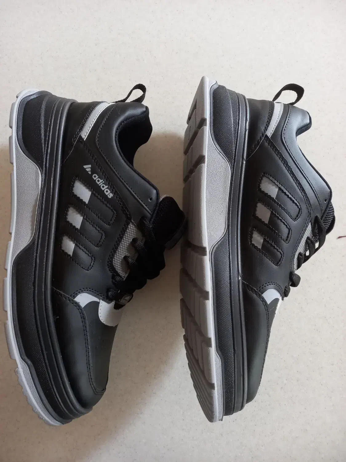 کتونی آدیداس|کیف، کفش، کمربند|بروجرد, |دیوار