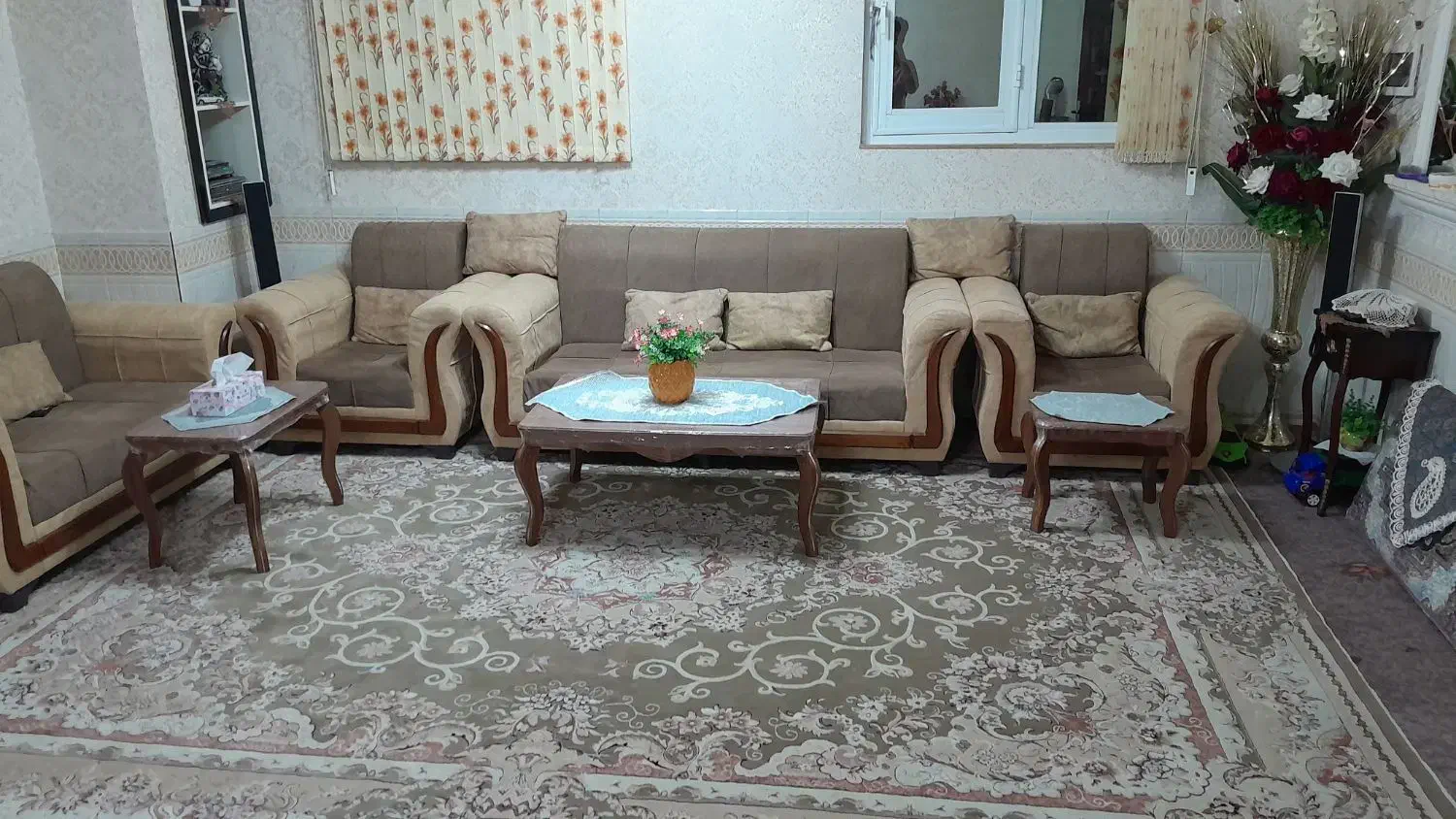 مبل راحتی کرم کار تهران همراه با روکش پارچه ای|مبلمان خانگی و میز عسلی|بیرجند, |دیوار