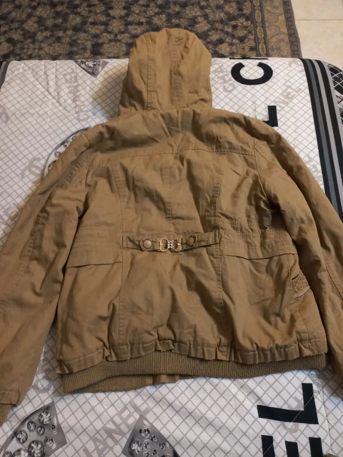 فروش کاپشن گرم و مانتو پاییزی|لباس|اصفهان, رزمندگان|دیوار