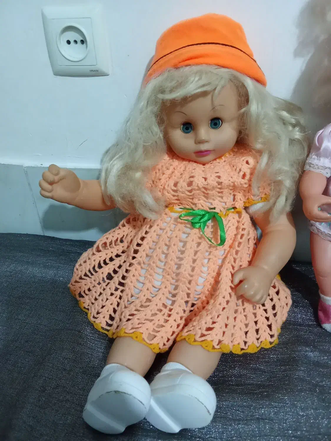 عروسک آواز خان|اسباب‌بازی بچه|نیشابور, میدان حافظ|دیوار