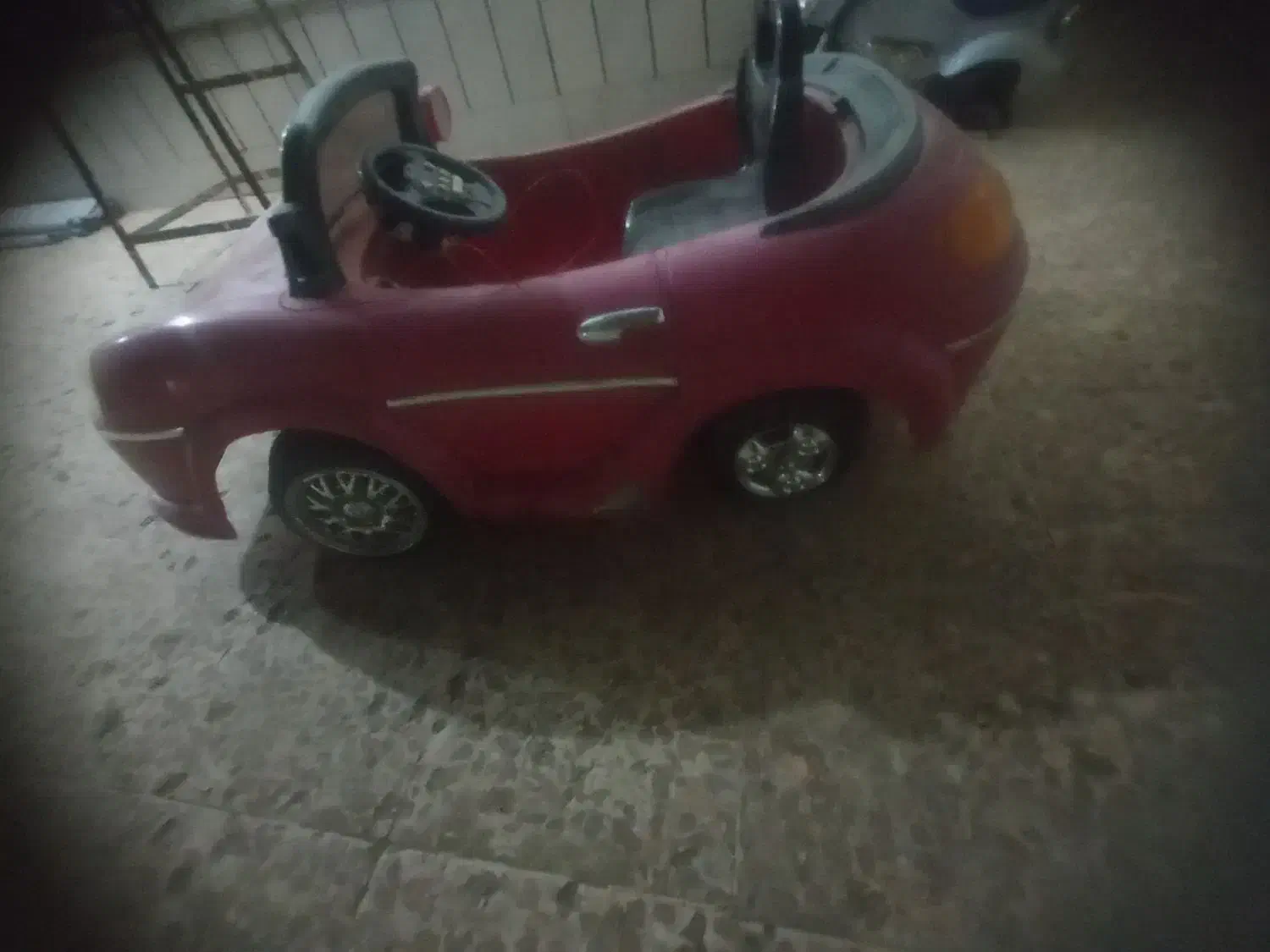 ماشین شارژی سالم سالم|اسباب‌بازی بچه|سبزوار, هویزه|دیوار