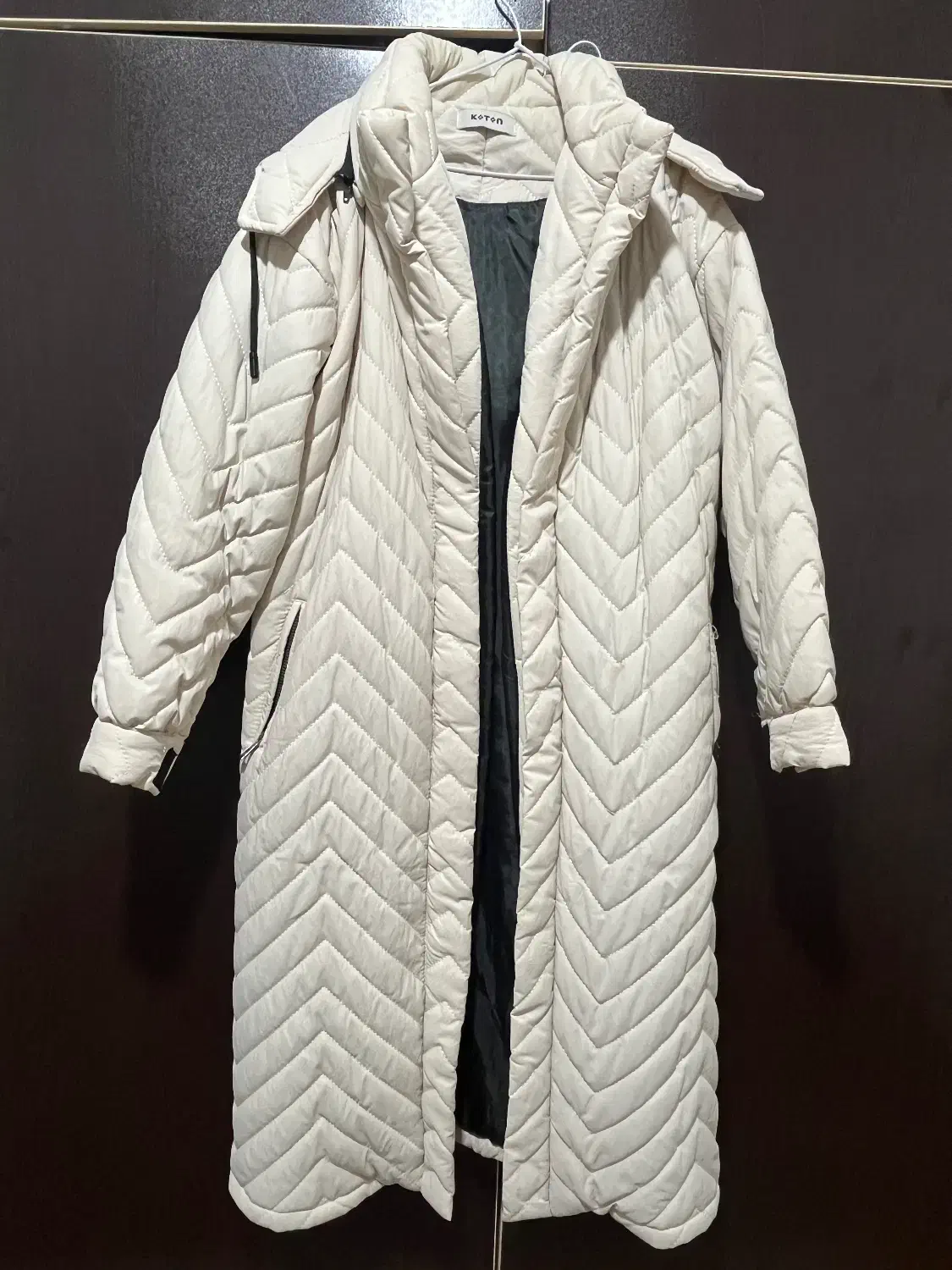 کاپشن|لباس|فومن, |دیوار