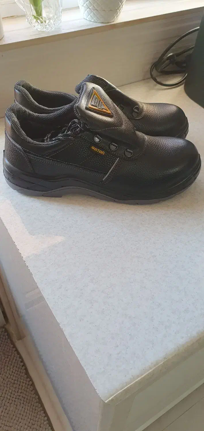 کفش کار  و ایمنی با جلو پنجه فلزی سایز ۴۳|کیف، کفش، کمربند|سبزوار, ولیعصر (نجار آباد)|دیوار
