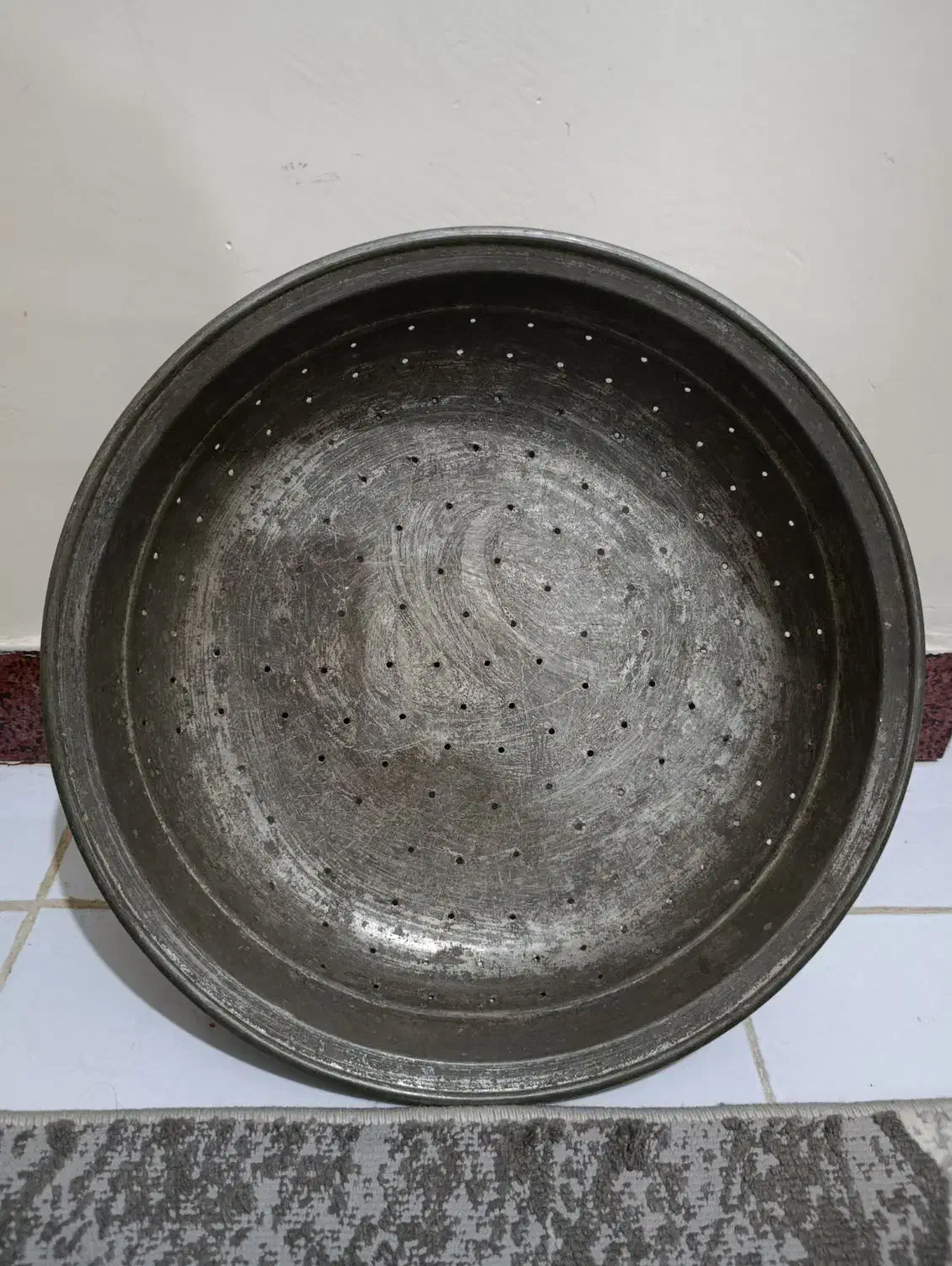 دیگ وتشت مسی وآبکش|کلکسیون اشیاء عتیقه|کومله, |دیوار