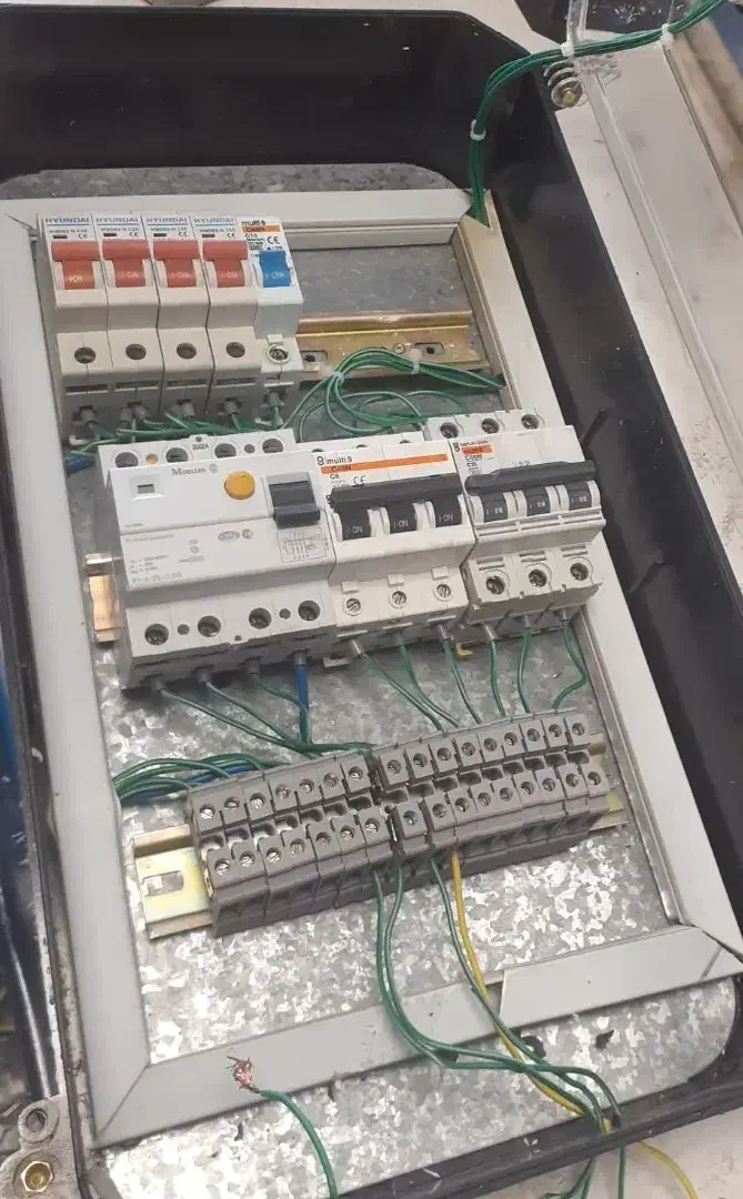 برق ساختمان.. برق صنعتی.. لکتروموتور تکفاز و 3فاز|خدمات پیشه و مهارت|دینور, |دیوار