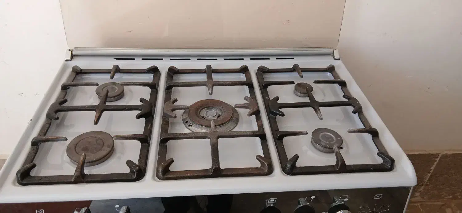 گاز پنج شعله کاملا سالم|اجاق گاز و لوازم برقی پخت‌وپز|زرقان, |دیوار