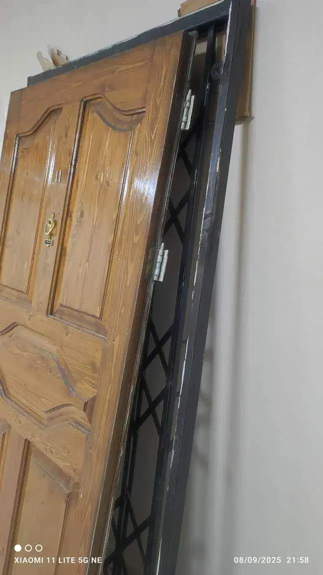 درب ورودی با درب آکاردئونی سالم|مصالح و تجهیزات ساختمان|تهران, سازمان آب|دیوار