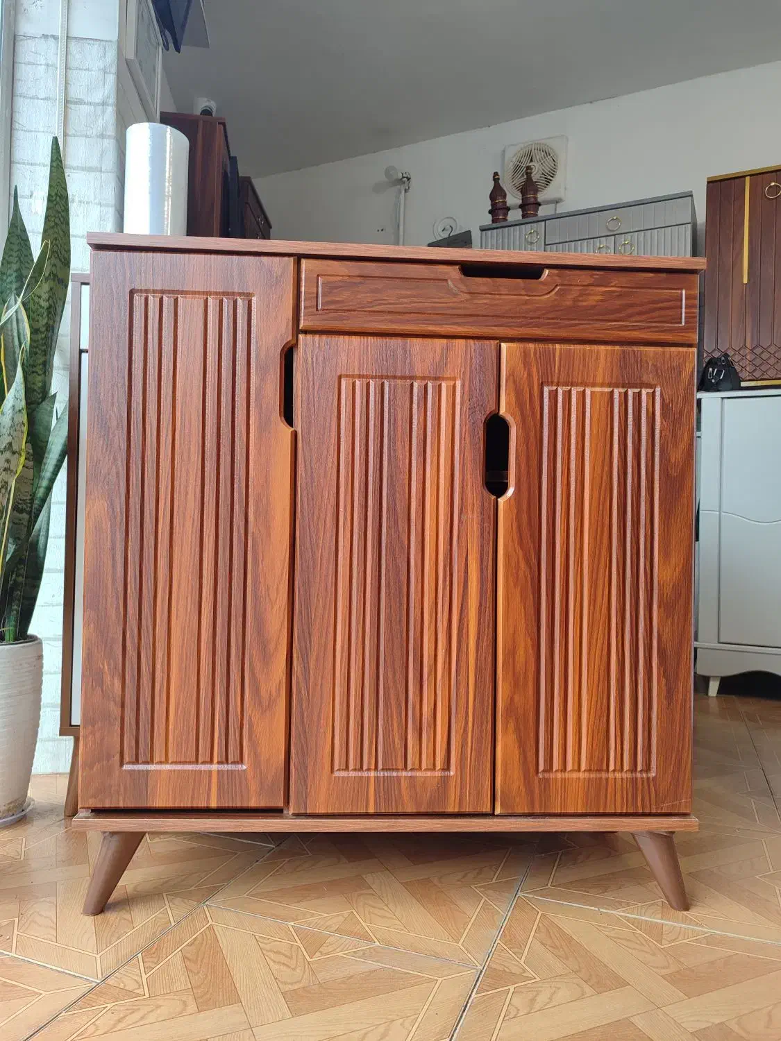 جاکفشی|جاکفشی، کمد، دراور|رشت, کوی طالقانی|دیوار