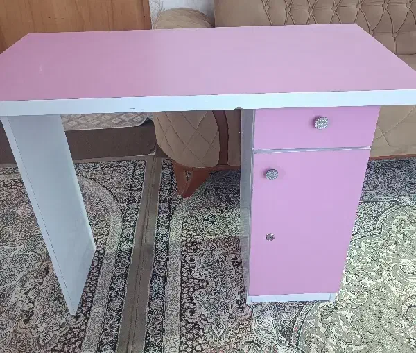 میز تحریر دخترونه|میز تحریر و کامپیوتر|صحنه, |دیوار