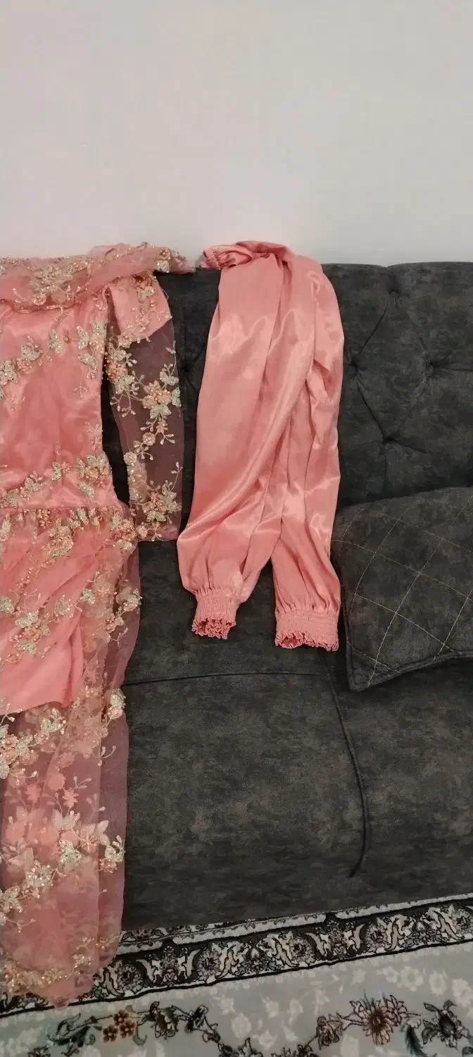 کراس سقزی|لباس|دهگلان, |دیوار